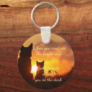 Bra vänner sitter med dig i Mörkens anpassade namn Nyckelring