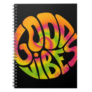 Bra vibes citat. Tie dye psychedelic surreal font Anteckningsbok