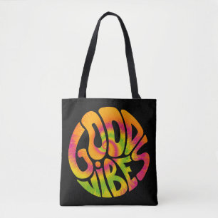Bra vibes citat. Tie dye psychedelic surreal font Tygkasse