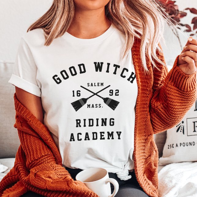 Bra Witch Riding Academy Halloween Tee (Skapare uppladdad)