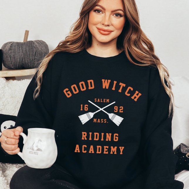 Bra Witch Riding Academy Halloween Tee Shirt (Skapare uppladdad)