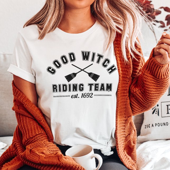 Bra Witch Riding Team Halloween Tee Shirt (Skapare uppladdad)