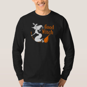 Bra Witch som flyger på Broomstick T Shirt