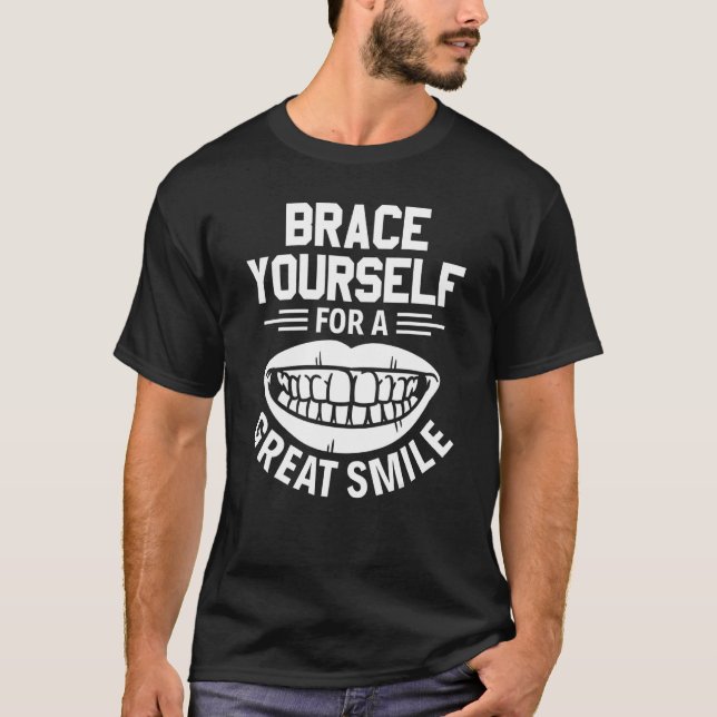 Brace Yourself For A Great Smile Orthodontist T Shirt (Framsida)