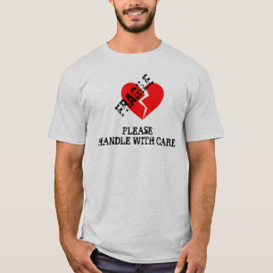 Bräcklig hjärta, behar handtaget med omsorg t-shirt