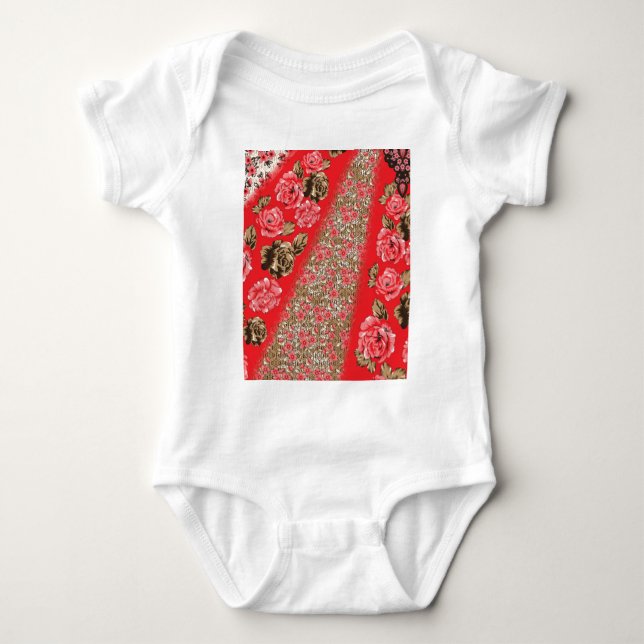 Bräckt rödtyg med svår blommigt och t shirt (Framsida)
