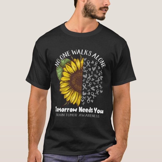 Brain Tumor Awareness NO ONE WALKS ALONE TOMORROW  T Shirt (Framsida)