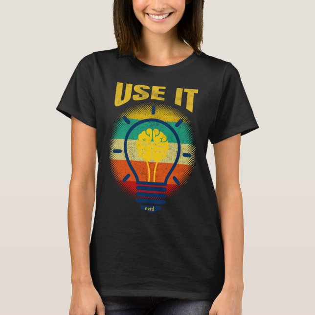 Brain  USE IT   Tech Science Gamer Student Nerd T Shirt (Framsida)