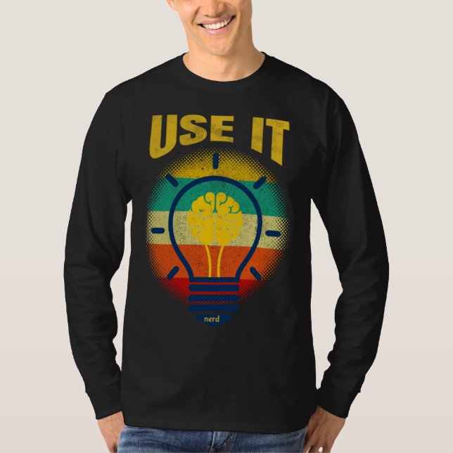 Brain  USE IT   Tech Science Gamer Student Nerd T Shirt (Framsida)