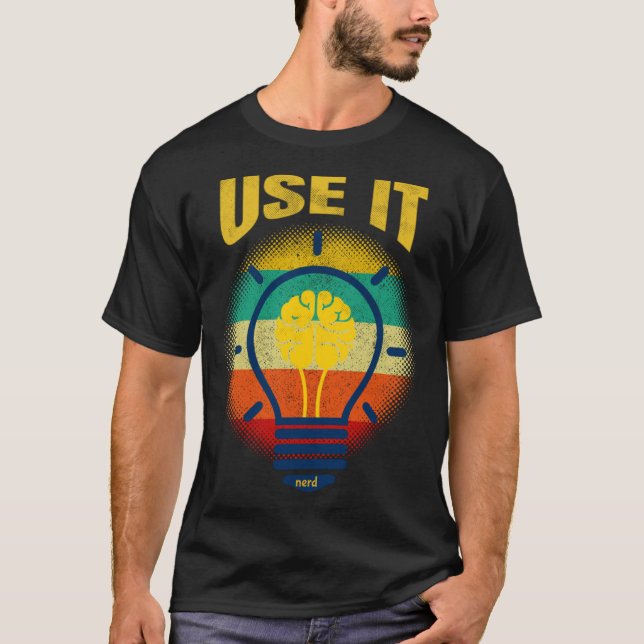 Brain  USE IT   Tech Science Gamer Student Nerd T Shirt (Framsida)