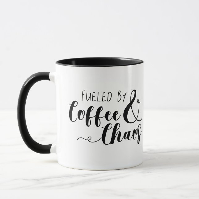 Bränd av kaffe och kaos mugg (Vänster)