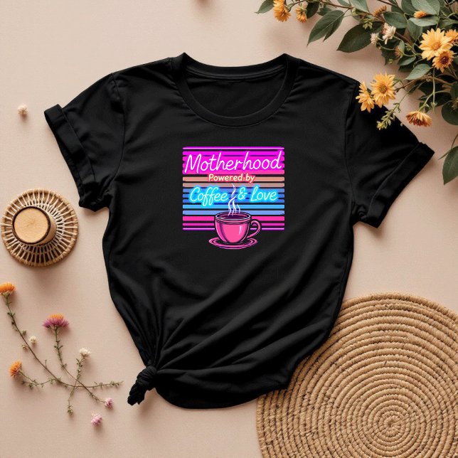 Bränd av kaffe och Kärlek | Cute & Funny Mamma T Shirt (Skapare uppladdad)