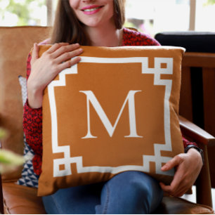 Bränd Orange och vit monogram grekiska Nyckel Grän Kudde