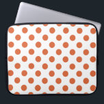 Bränd orange polka dots laptop sleeve<br><div class="desc">Bränd orange polka dots mot vit bakgrund.</div>