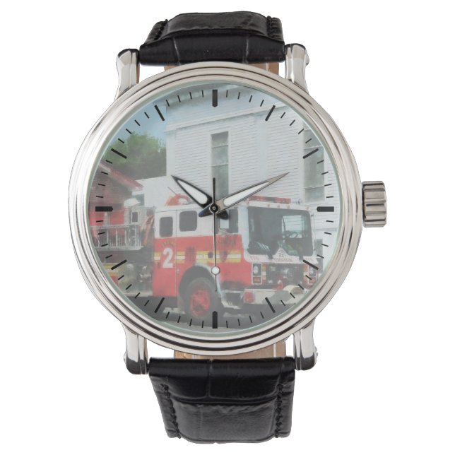 Brandbil utrustning Brandbil framför brandstation Armbandsur (Framsida)