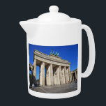 Brandenburg Grind, Berlin, Tyskland<br><div class="desc">Brandenburg Grind (tysk: Brandenburger Tor) är en före detta stad grind,  som i slutet av 1800-talet byggdes om till en nyklassisk triumfering och som nu är en av de mest välkända landmärkena för Tysklanda.</div>