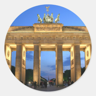 Brandenburg Grind i Berlin, Tyskland på natten Runt Klistermärke