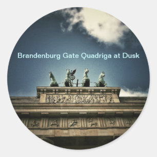 Brandenburg Grind Quadriga View i Berlin, Tyskland Runt Klistermärke