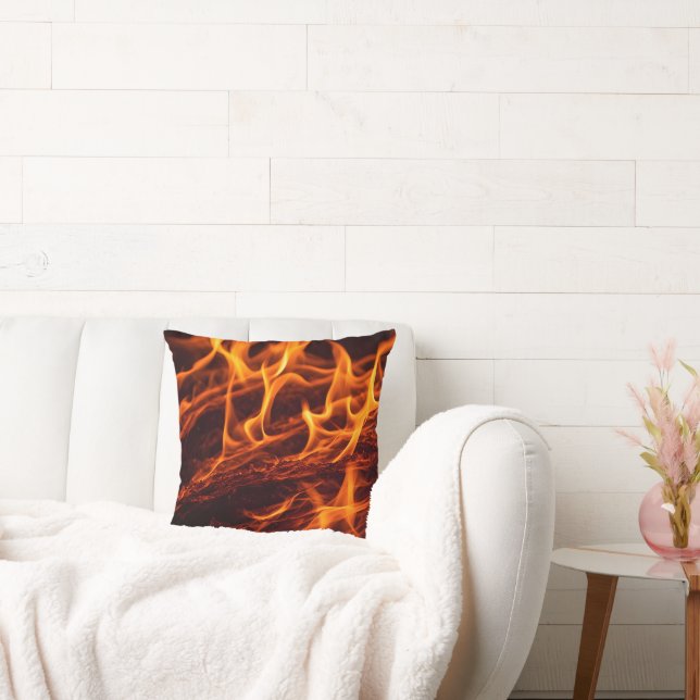 Brandflammakro i eldstad kudde (Soffa)