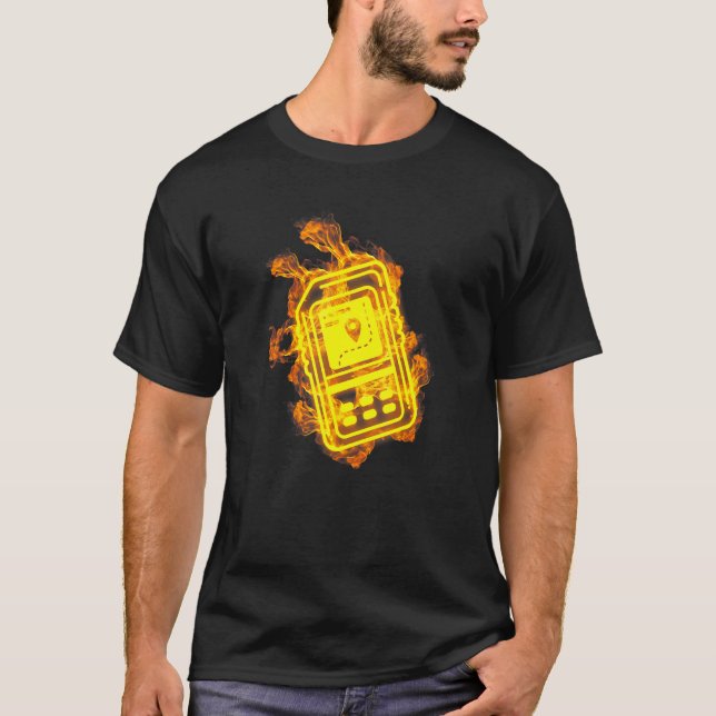 Brandgps Tracker Flames Geocaching Geocacher T Shirt (Framsida)