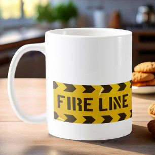 Brandledningen är inte kaffekaffen i kor gult rand kaffemugg