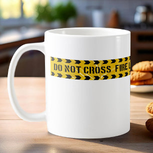 Brandledningen är inte kaffekaffen i kor gult rand kaffemugg
