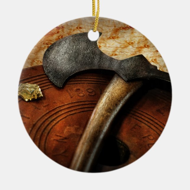 Brandman - avfyrayxan julgransprydnad keramik (Framsidan)