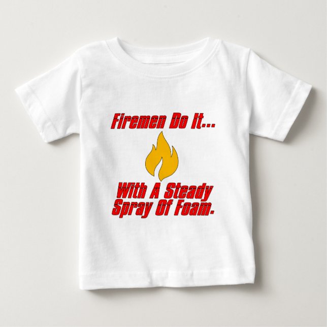 Brandmän Gör Det... Med En Jämn Ström Av Spray. Tee (Framsida)