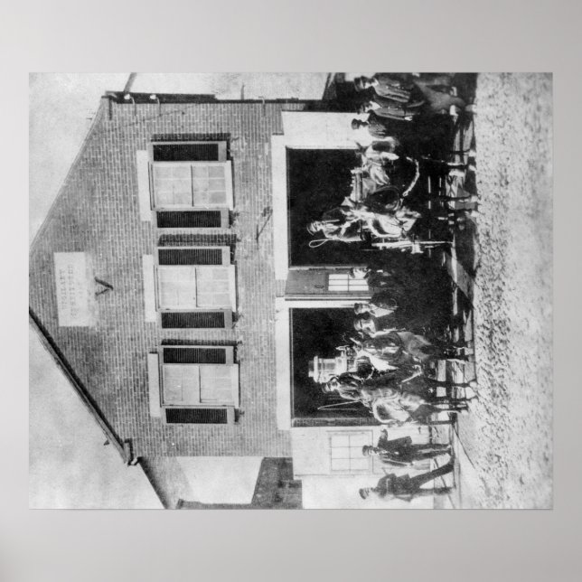 Brandmän med utrustning utanför Firehouse Poster (Framsidan)