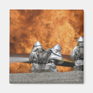 Brandmän neutraliserar en avfyra magnet