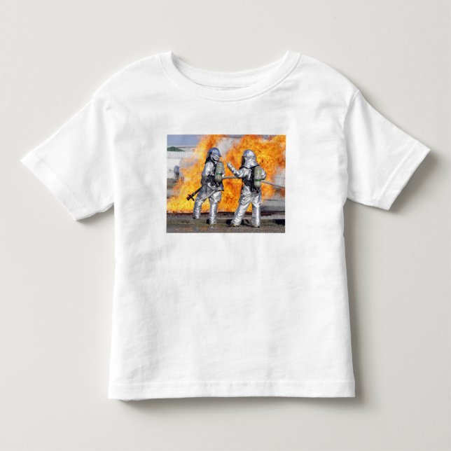 Brandmän utkämpar en simulerad brand t-shirt (Framsida)