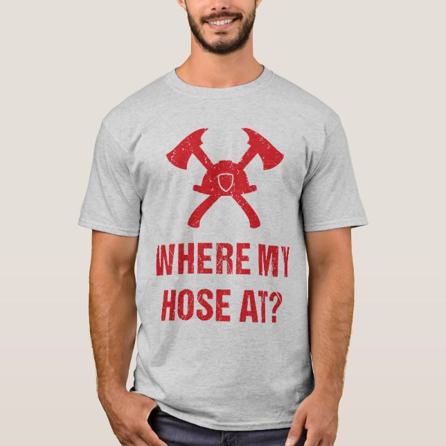 Brandman var mitt vattna med slang på? Roligt T-shirt (Framsida)