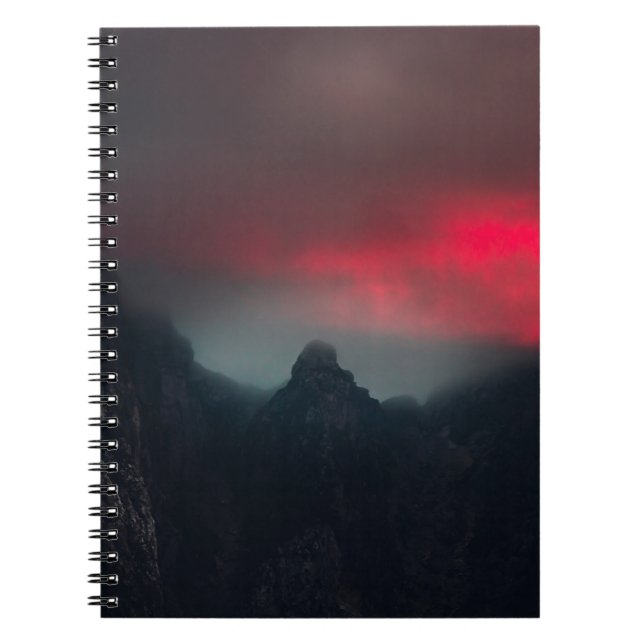 Brännande moln, dimma och berg anteckningsbok (Framsidan)