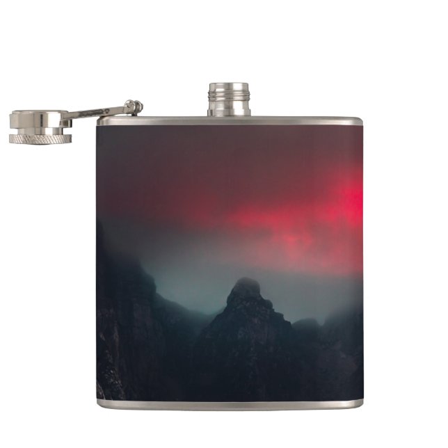 Brännande moln, dimma och berg fickplunta (Öppnad)