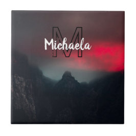 Brännande moln, dimma och berg i himlar kakelplatta