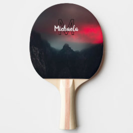 Brännande moln, dimma och berg i himlar pingisracket