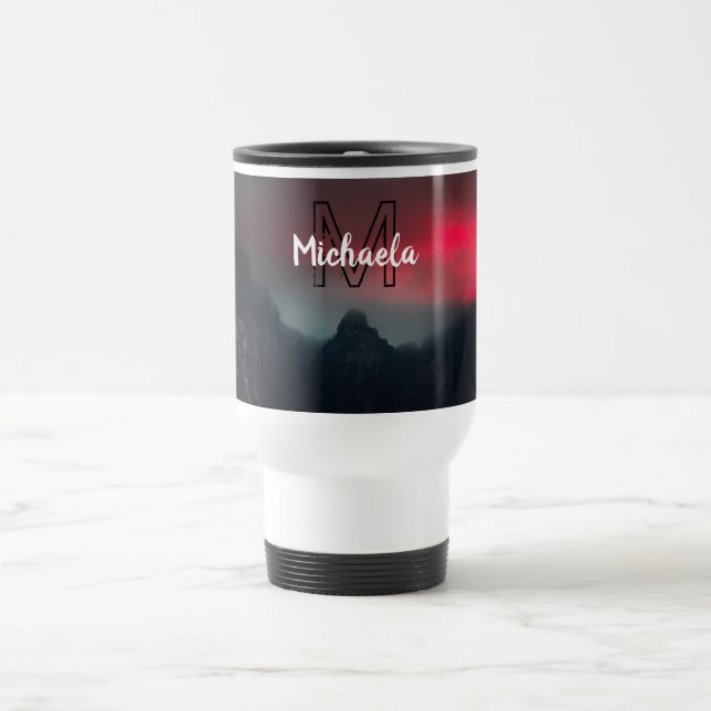 Brännande moln, dimma och berg i himlar resemugg (Center)