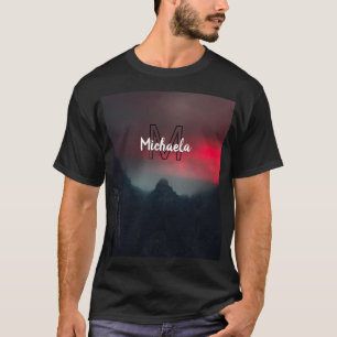 Brännande moln, dimma och berg i himlar t shirt