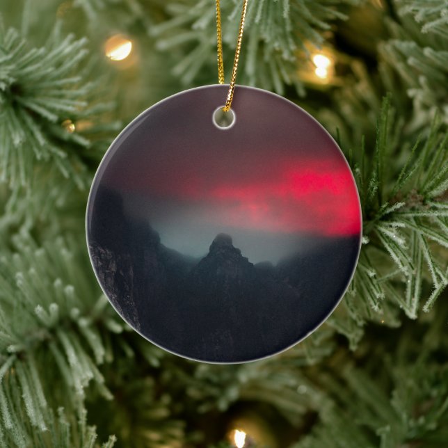 Brännande moln, dimma och berg julgransprydnad keramik (Träd)