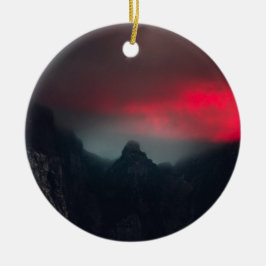 Brännande moln, dimma och berg julgransprydnad keramik