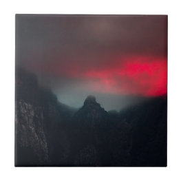 Brännande moln, dimma och berg kakelplatta