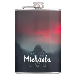 Brännande moln, dimma och berg monogram fickplunta