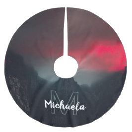 Brännande moln, dimma och berg monogram julgransmatta borstad polyester