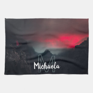 Brännande moln, dimma och berg monogram kökshandduk