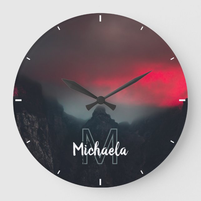 Brännande moln, dimma och berg monogram stor klocka (Framsida)