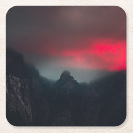 Brännande moln, dimma och berg underlägg papper kvadrat