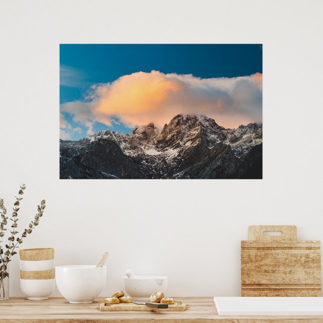 Brännande moln över bergen poster (Kök)