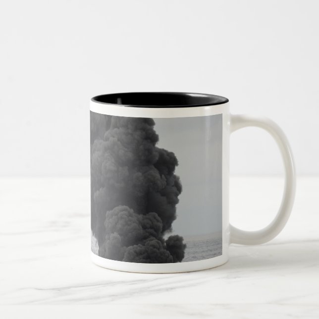 Brännare av koncentrerad råolja Två-Tonad mugg (Höger)