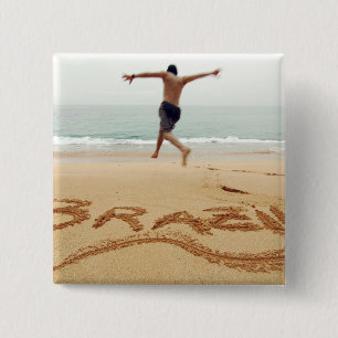 BRASILIEN. Barechest man med simmande kostym Knapp