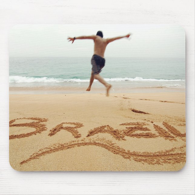 BRASILIEN. Barechest man med simmande kostym Musmatta (Framsidan)